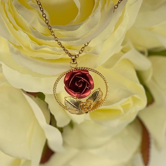 Delicate Circle Red Rose Necklace - Picture 7 of 8